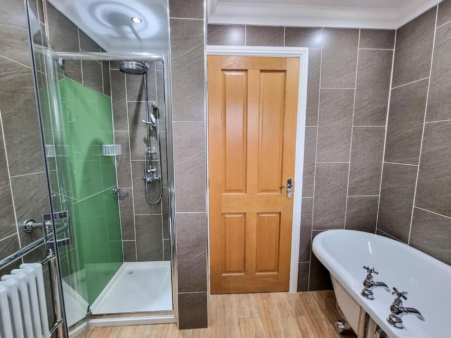 Stunning Family Home Close To The City Centre Манчестер Екстер'єр фото
