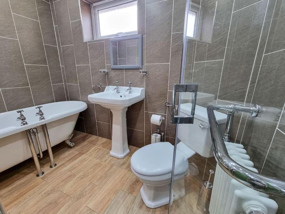 Stunning Family Home Close To The City Centre Манчестер Екстер'єр фото