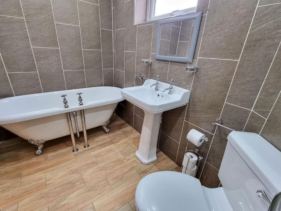 Stunning Family Home Close To The City Centre Манчестер Екстер'єр фото
