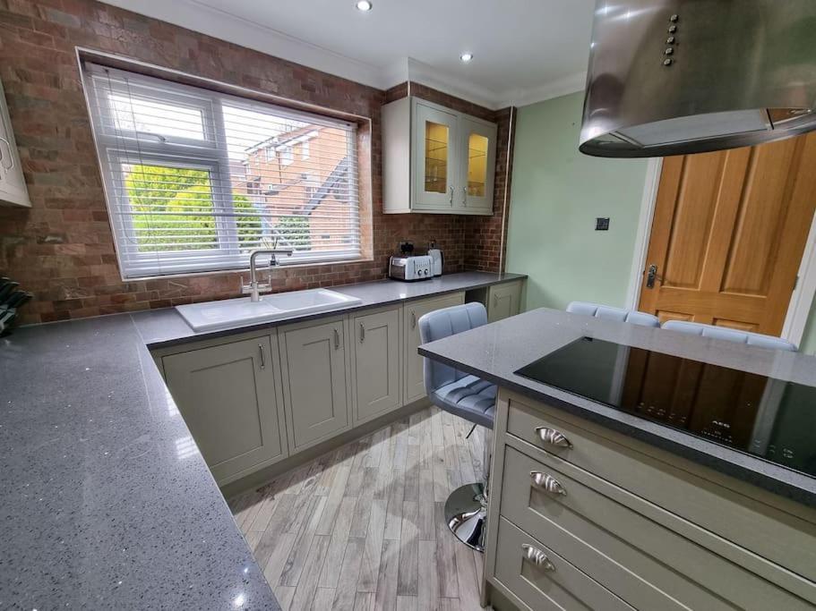 Stunning Family Home Close To The City Centre Манчестер Екстер'єр фото