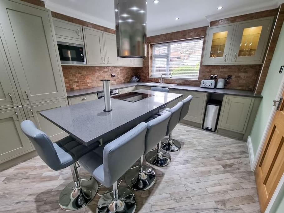 Stunning Family Home Close To The City Centre Манчестер Екстер'єр фото