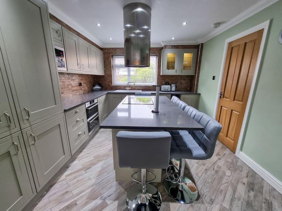 Stunning Family Home Close To The City Centre Манчестер Екстер'єр фото